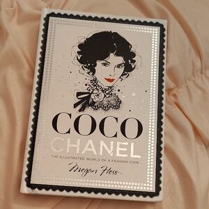 CHANEL Illustrated Fashion Icon Book